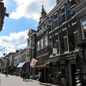 Hotel Hanzestadslogement De Leeuw in het centrum, Snoepwinkel, Hanzemuseum, Koffieschenkerij met Binnenplaats, Kamers met keukentje en Ontbijtservice